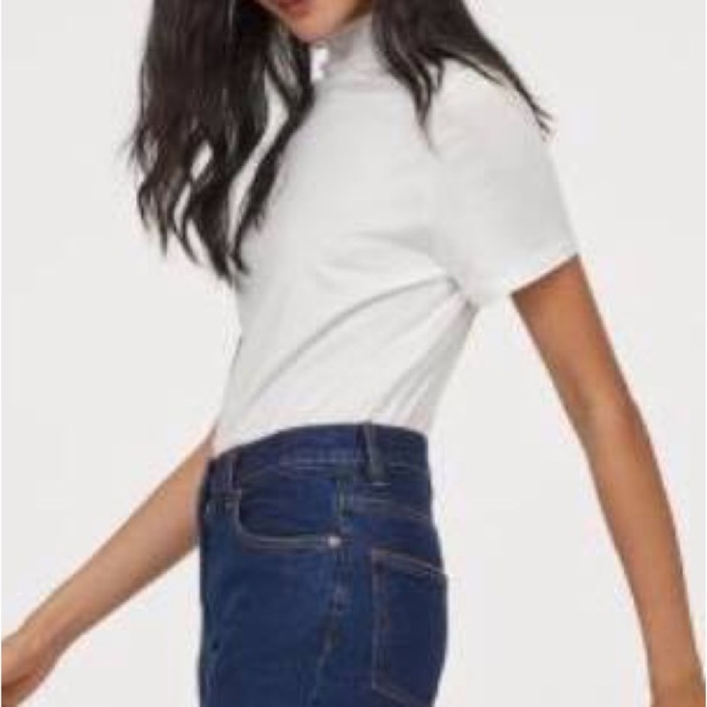 H&M mock neck basic white tee - Picture 8 of 9